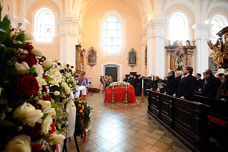 S hraběnkou Kinskou se rozloučily stovky lidí