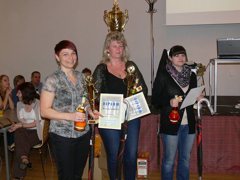 ŽENSKÉ TRIO s nejvyšším průměrem shozených kuželek (zleva): první Miroslava Míšková (Devítka Dobruška), druhá Miroslava Provazníková (Motovidla od Bělidla) a třetí Veronika Jandová (Marta Dobruška B).  