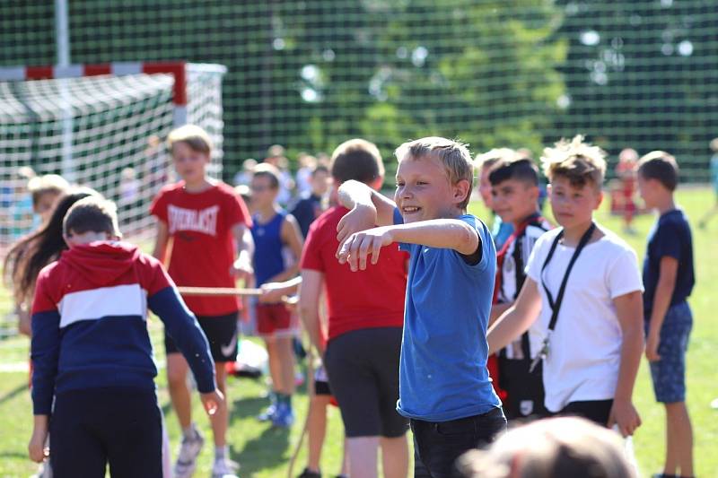 Zmodernizované sportovní hřiště v Borohrádku.