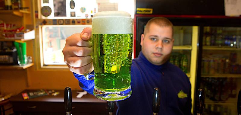 Na zelený čtvrtek zelené pivo.
