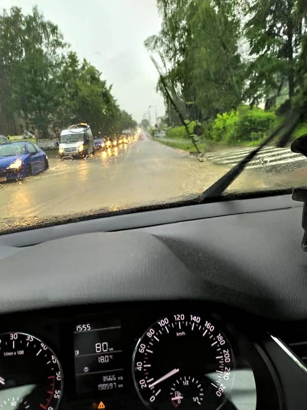 Déšť způsobil v Kostelci nad Orlicí na Rychnovsku záplavy. Foto: Petr Poláček