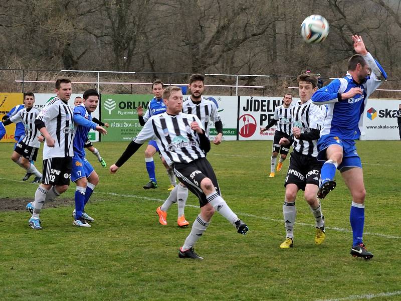 Divize C: Fotbalisté Týniště prohráli derby v Ústí o jediný gól, druhý poločas hráli v deseti. 