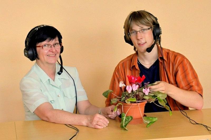 Letošní maturanti ze třídy 8A8 rychnovského Gymnázia F.M.Pecla 