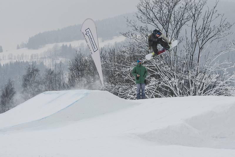 Letošní seriál snowboardových happeningů Just Ride Winter 2016 odstartoval v Deštném v O. h.