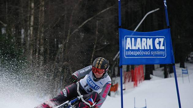 Dvě medaile získala na MČR skibobistka TJ Sokol Deštné v Orlických horách Karolína Podraská. V obřím slalomu žen byla stříbrná, v superobřím slalomu skončila na bronzovém stupni.