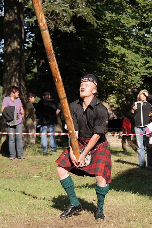 Disciplín mají Skotské horalské hry několik. Z archivu. L. Hemrlíka