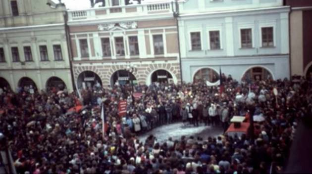 Listopad 1989 v Rychnově nad Kněžnou.