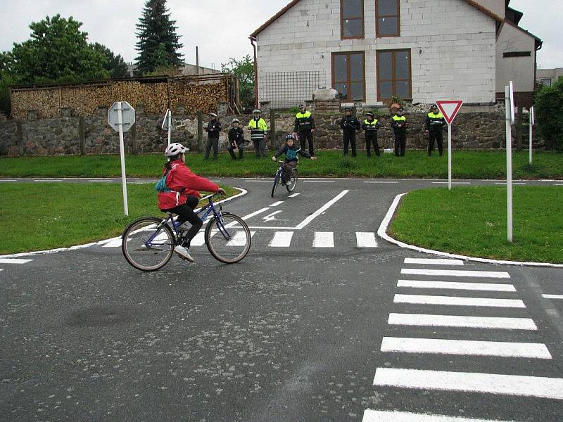 Oblastní kolo soutěže mladých cyklistů na rychnovském dopravním hřišti.