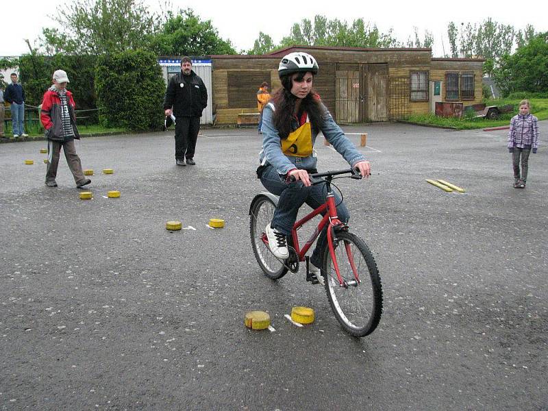 Oblastní kolo soutěže mladých cyklistů na rychnovském dopravním hřišti.