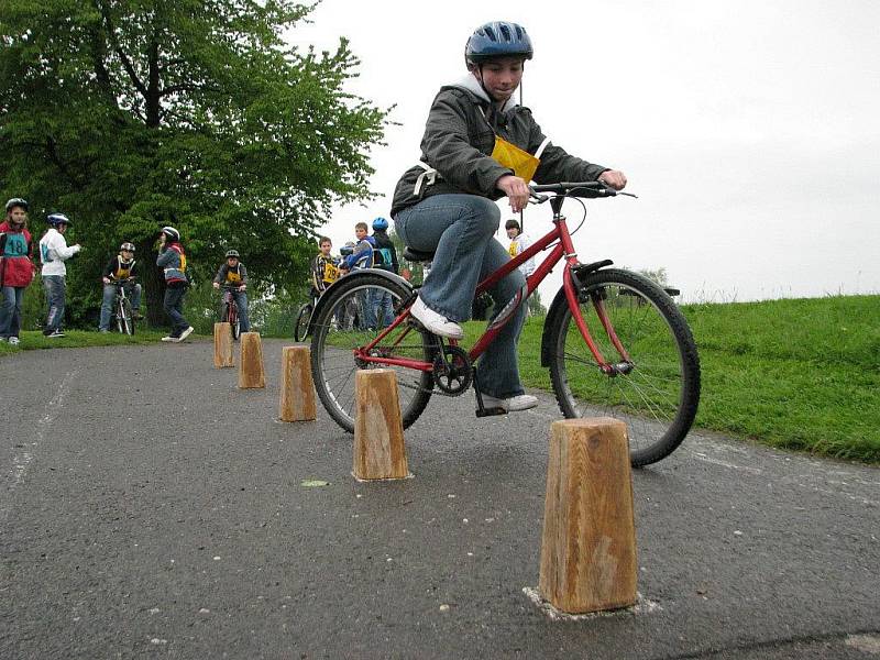 Oblastní kolo soutěže mladých cyklistů na rychnovském dopravním hřišti.