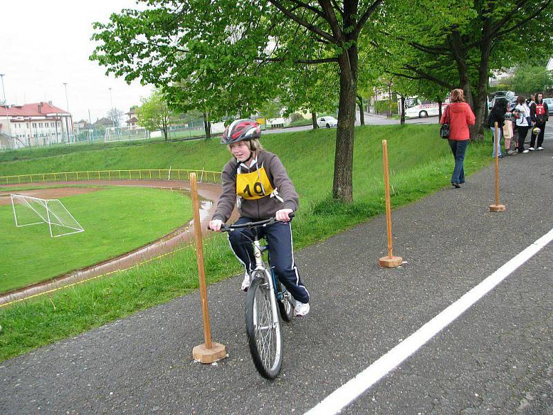 Oblastní kolo soutěže mladých cyklistů na rychnovském dopravním hřišti.