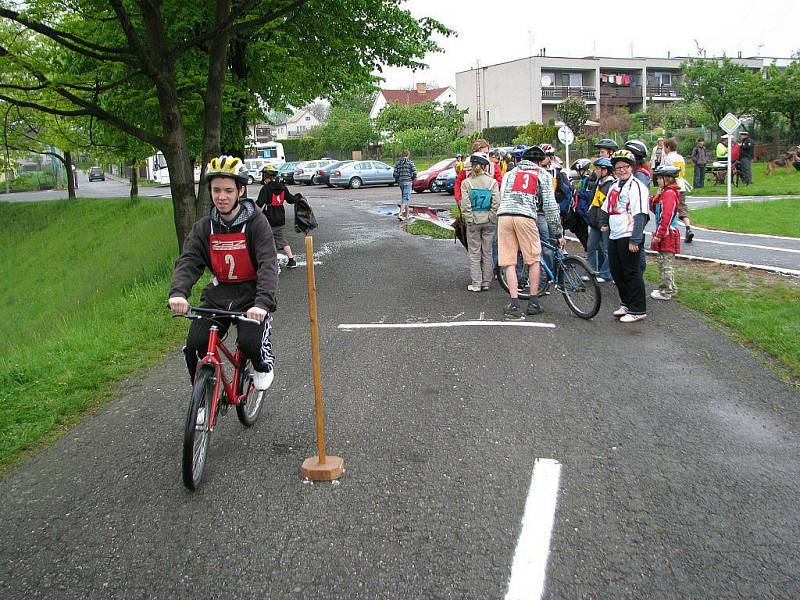 Oblastní kolo soutěže mladých cyklistů na rychnovském dopravním hřišti.