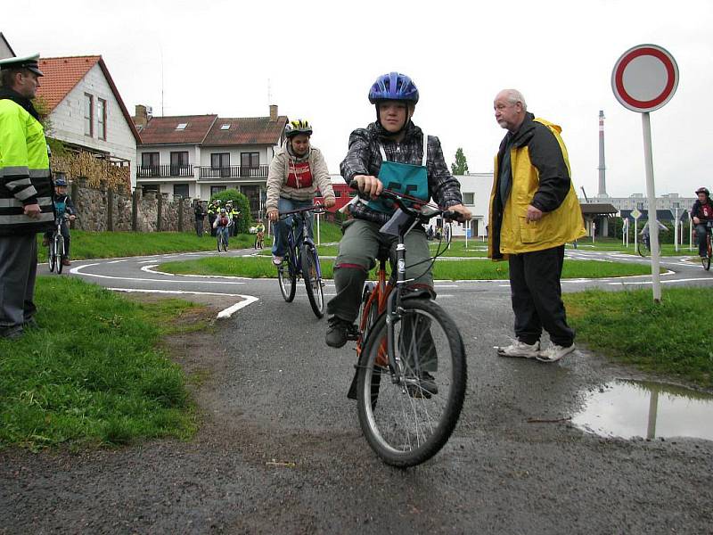 Oblastní kolo soutěže mladých cyklistů na rychnovském dopravním hřišti.