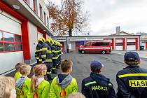 Dobrovolným hasičům v Kostelci nad Orlicí pomůže při zásazích nový automobil