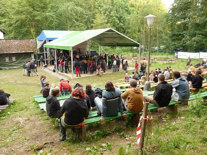 Třetí ročník alternativního festivalu Respect Session Ve Valu u Dobrušky. 