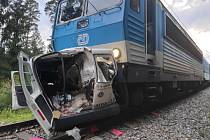 Popis fotky: Nehoda na přejezdu v Borohrádku - Dva mrtvé si vyžádal 21. července 2020 střet vlaku s osobním automobilem na nechráněném železničním přejezdu na okraji Borohrádku na Rychnovsku.<body xmlns="http://newsml.ctk.cz/ns/ctkxhtml.xsd"><p>    Borohr