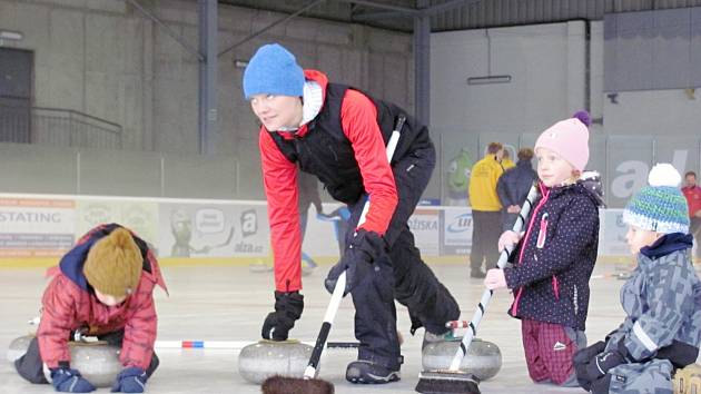 Zimák v Opočně patřil curlingu