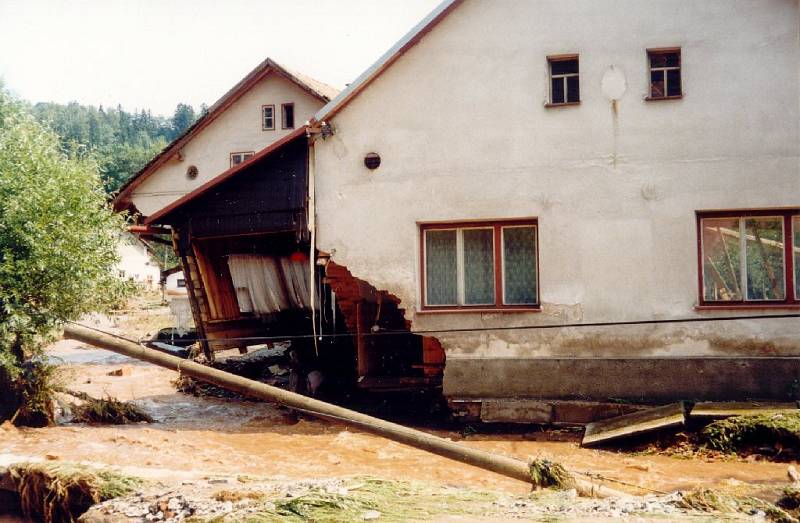 Ničivá povodeň na Rychnovsku v roce 1998.