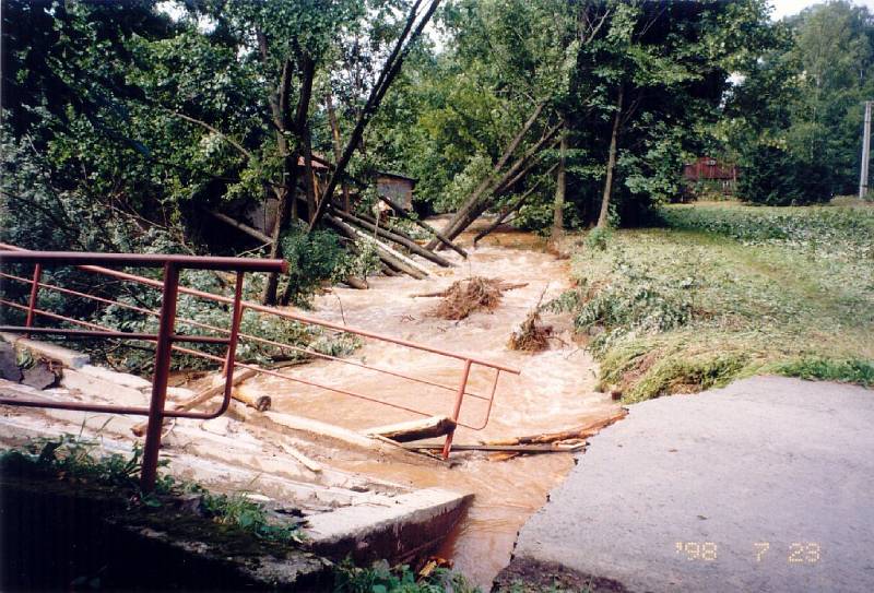 Ničivá povodeň na Rychnovsku v roce 1998.