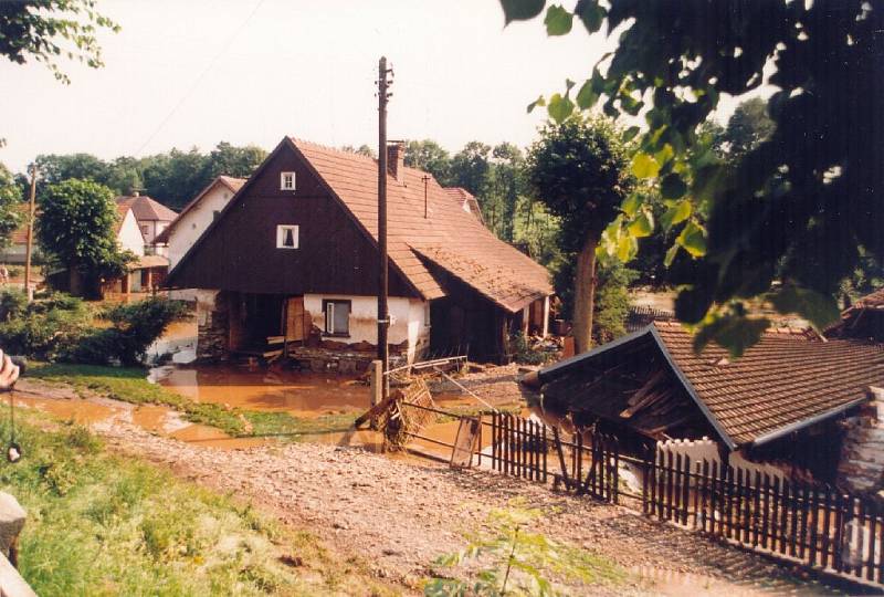 Ničivá povodeň na Rychnovsku v roce 1998.