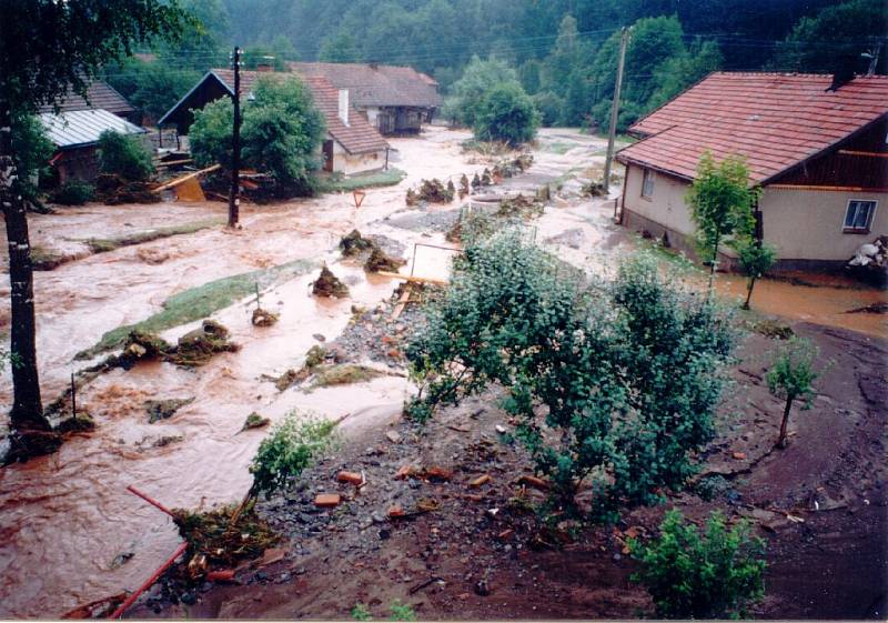 Ničivá povodeň na Rychnovsku v roce 1998.