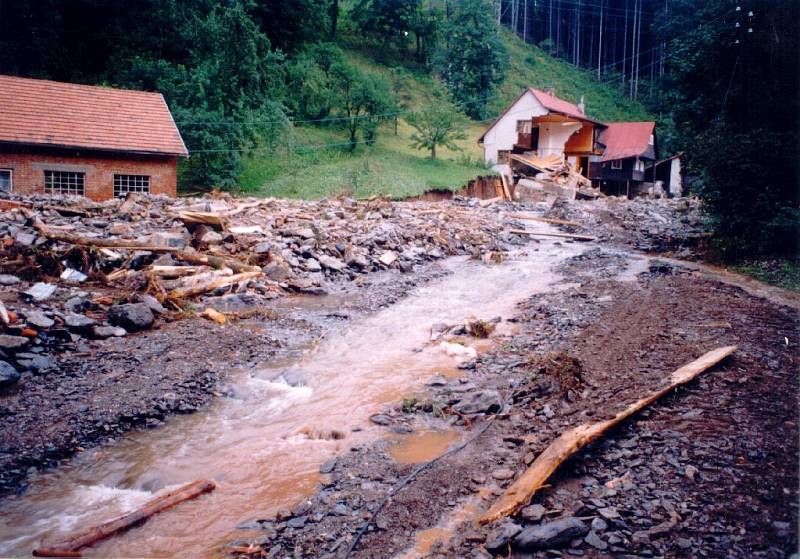 Ničivá povodeň na Rychnovsku v roce 1998.