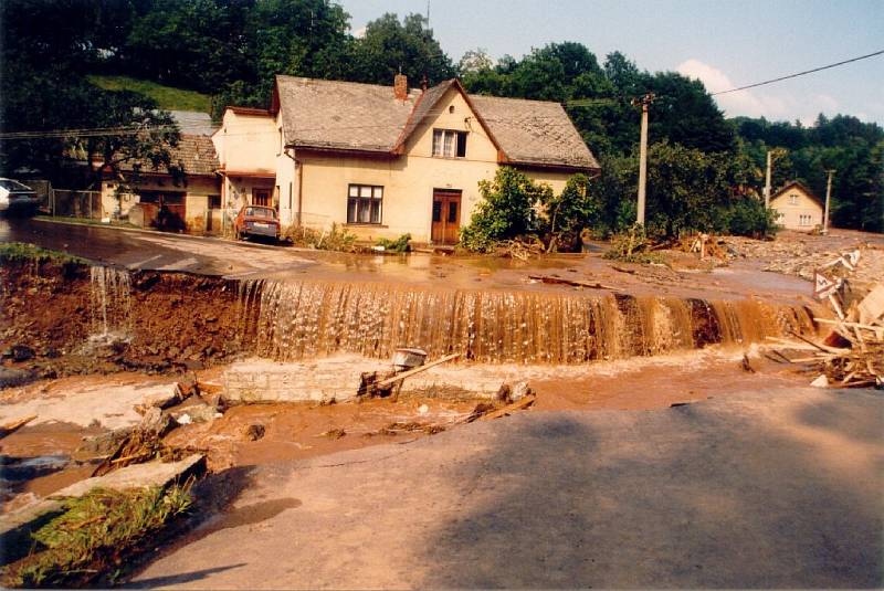 Ničivá povodeň na Rychnovsku v roce 1998.