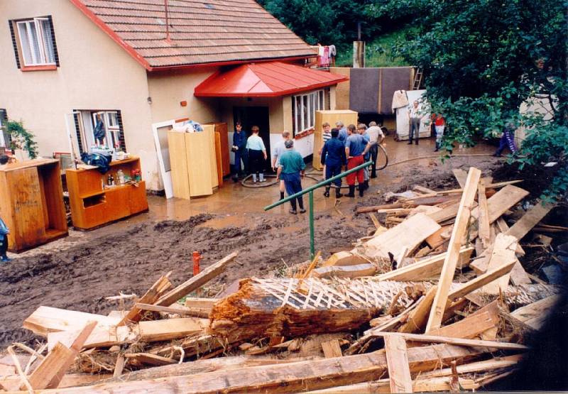 Ničivá povodeň na Rychnovsku v roce 1998.