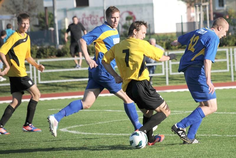 Jak se zdá, divizní fotbalisté TJ Svitavy se rozstříleli. Svého loňského konkurenta z krajského přeboru z Holic, který hrál celý zápas v deseti, výrazně přehráli a posunují se tabulkou nahoru.