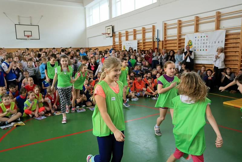 Školáci v Jevíčku si zatrénovali s výškařkou Michaelou Hrubou.