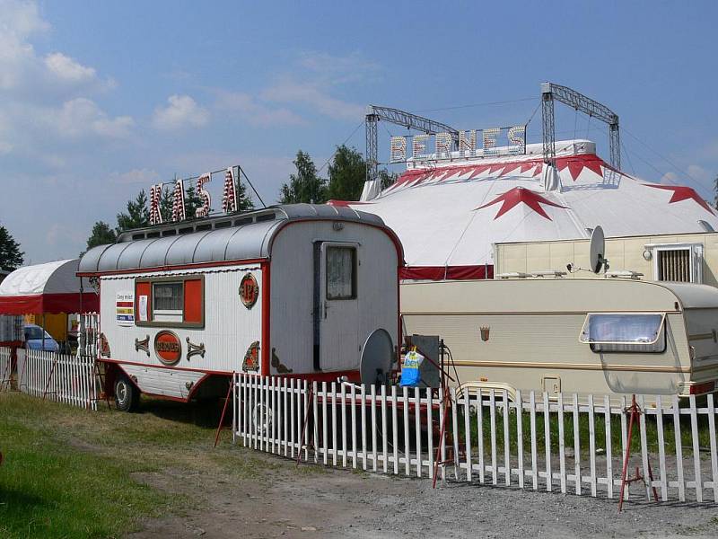 Cirkus Bernes přijel do Svitav.