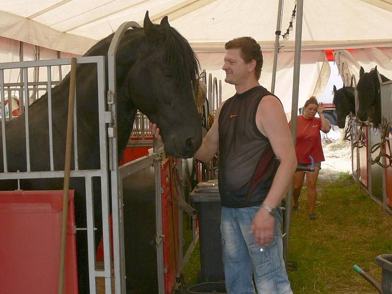 Cirkus Bernes přijel do Svitav.