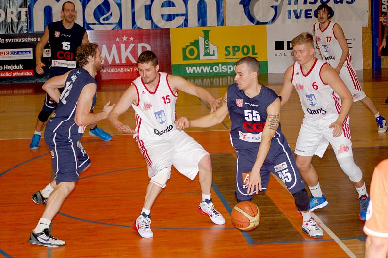 V kleštích kvalitního děčínského soupeře se ocitli svitavští basketbalisté. Pouze třiašedesát bodů bylo na výhru málo.