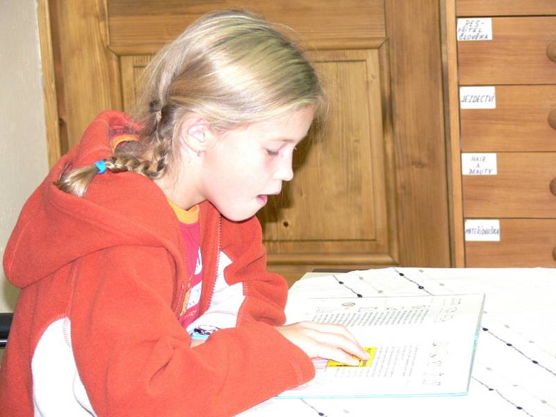 Školáci z Cerekvice zahájili nonstop čtení v litomyšlské knihovně