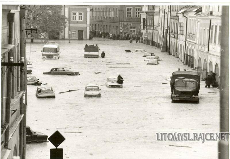 17. května 1984 postihla náměstí v Litomyšli rychlá povodeň.
