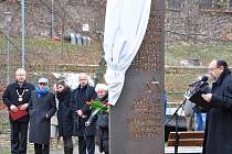 V místě bývalé židovské synagogy v Litomyšli odhalili před 10 lety pamětní stélu. Foto: Deník/ Iveta Nádvorníková