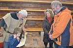 Řezbář, kovář a další zkušení odborníci budou ve svitavském muzeu učit děti řemesla.