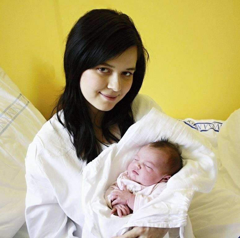 KATEŘINA HLOUŠKOVÁ. Do Moravské Třebové si své první dítko odvezou Kateřina a Jan. Holčička se narodila 17. prosince, měřila 50 centimetrů a vážila 3,4 kilogramu.