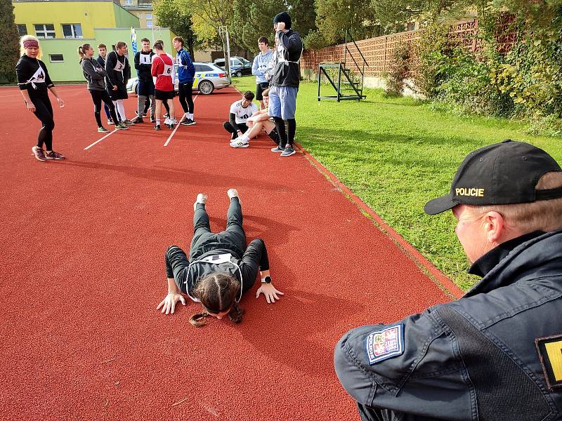 Zájemci o práci u policie musí splnit mimo jiné náročné fyzické testy. Kliky, běh, celomotorický běh na náboru v Moravské Třebové všichni nezvládli.