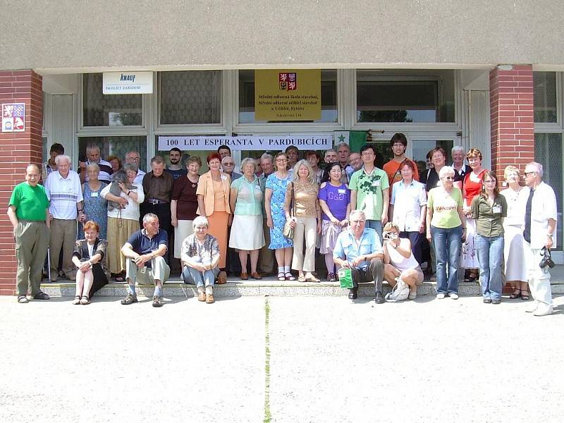 Na oslavě 100 let klubu esperanta v Pardubicích nechyběli Svitavští.