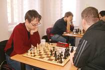 JEDNÍM Z ČLENŮ úspěšného poličského týmu je i David Komárek. Byť se mu proti Velkým Losinám partie nepovedla podle představ, tak zůstává v elitní desítce druholigových šachistů.  