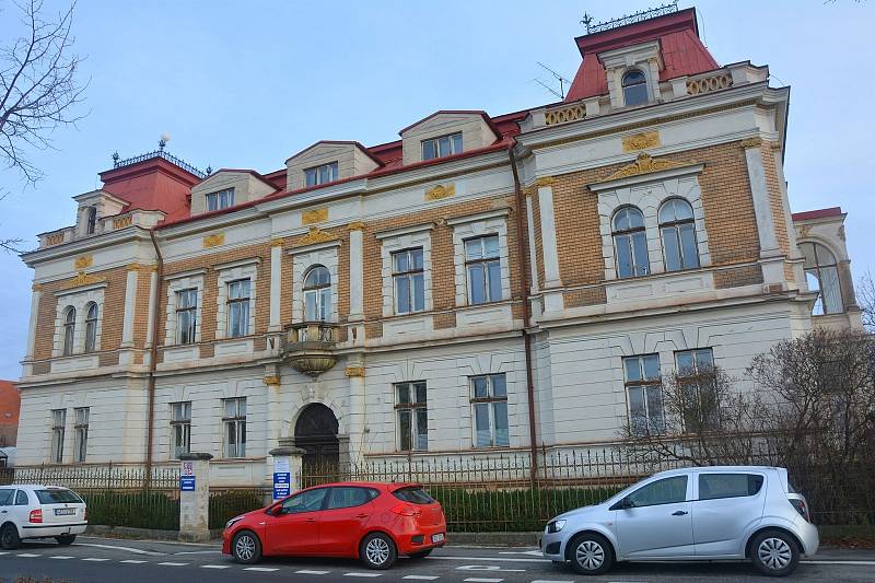 město Litomyšl prodává vilu Klára, která je od roku 2018 prázdná.