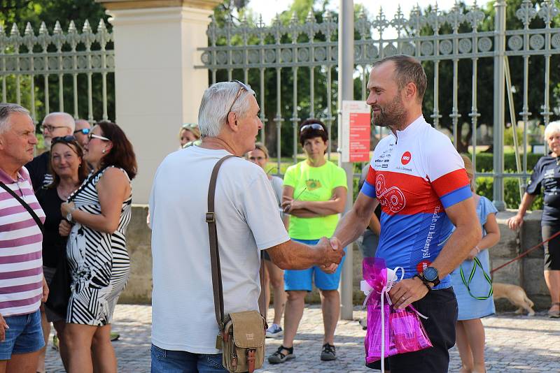 Miroslav Hájek z Litomyšle pojede závod na 3540 kilometrů kolem českých a slovenských hranic.