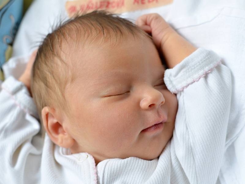 NELA VÁZLEROVÁ. Narodila se 3. dubna Janě Dudkové a Miroslavu Vázlerovi z Lezníku. Měřila 51 centimetrů a vážila 3,6 kilogramu.