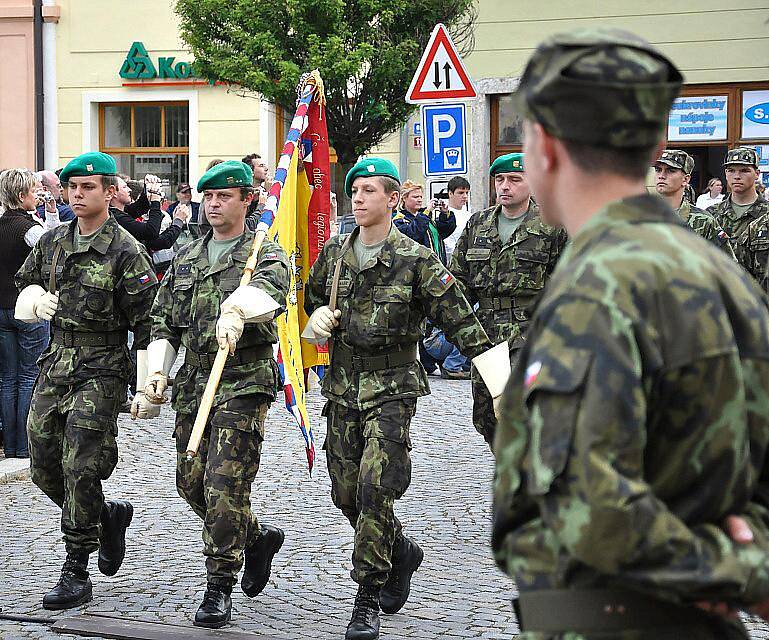 Střední vojenská škola v Moravské Třebové slavila 75 let od založení. Prváci složili na náměstí slib.