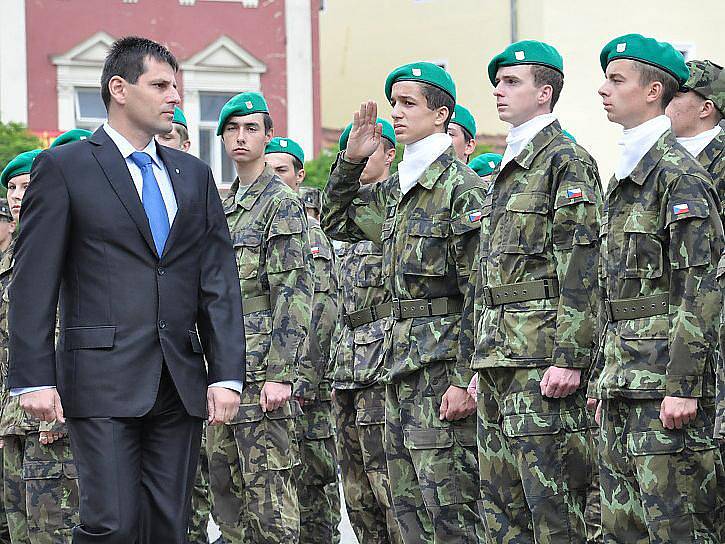 Střední vojenská škola v Moravské Třebové slavila 75 let od založení. Prváci složili na náměstí slib.