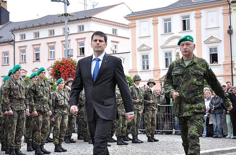 Střední vojenská škola v Moravské Třebové slavila 75 let od založení. Prváci složili na náměstí slib.