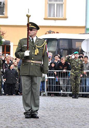 Střední vojenská škola v Moravské Třebové slavila 75 let od založení. Prváci složili na náměstí slib.