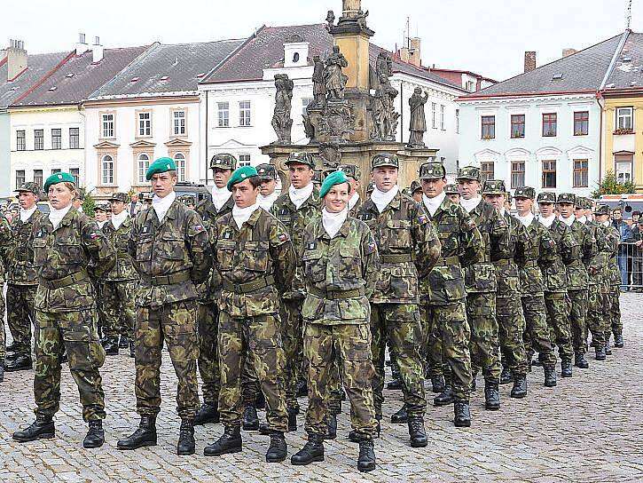 Střední vojenská škola v Moravské Třebové slavila 75 let od založení. Prváci složili na náměstí slib.