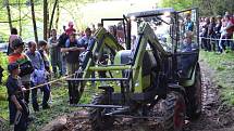 Traktůrky, traktory a další stroje proháněli v sobotu jejich majitelé v Březinách. Místní, ale i borci z okolí dokazovali svou zručnost. Zvládli i jízdu terénem.